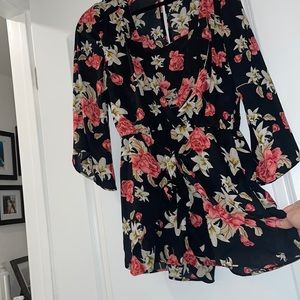 JACK BY BB DAKOTA Women’s Floral Tie Front Romper. Size small.